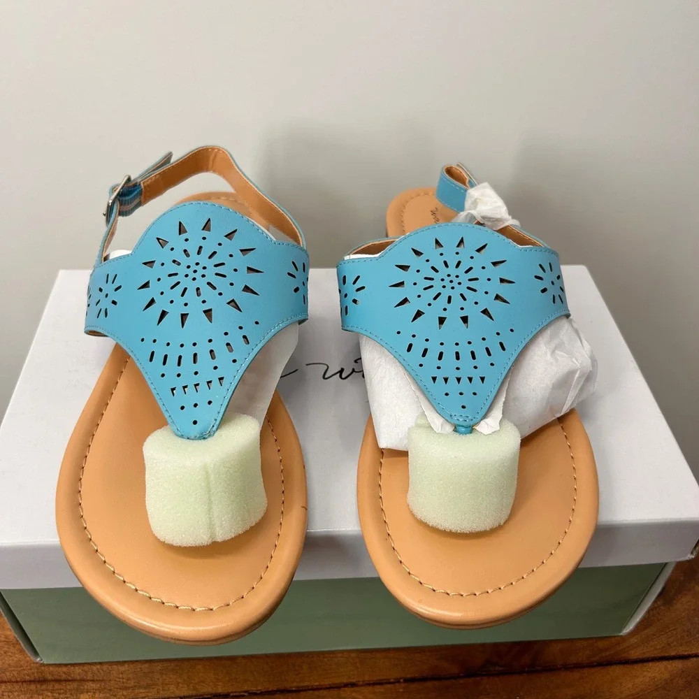 Coldwater Creek Walk With Me Perfed Thong Sandals Ocean Blue 14343 8.5W